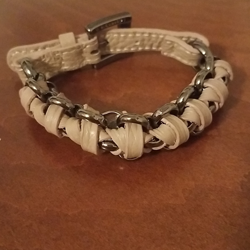 Adorable U Bracelet